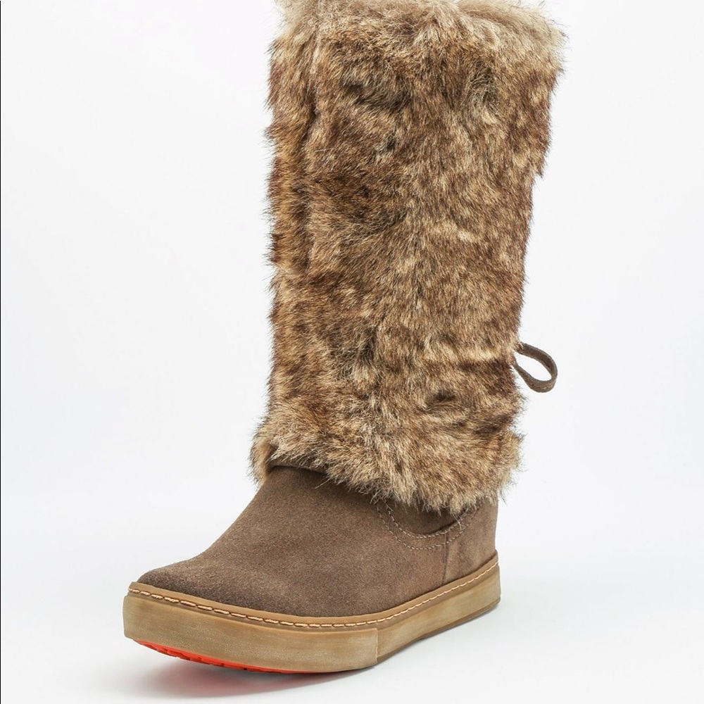 Taupe zip up leather/fur boot - size 8